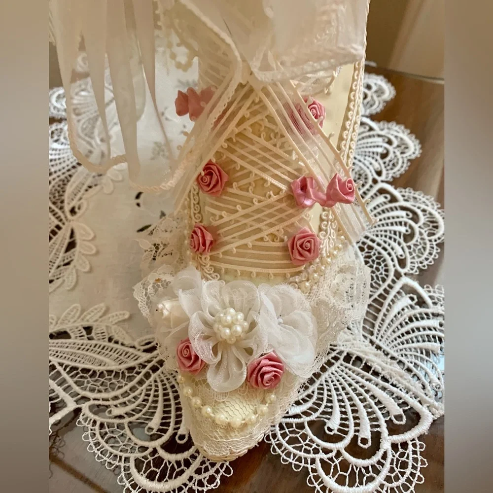DARLING VICTORIAN BOOT DECOR PIECE. RIBBONS, LACE, PINK ROSES & FRINGE. SWEET💞 - Picture 2 of 10